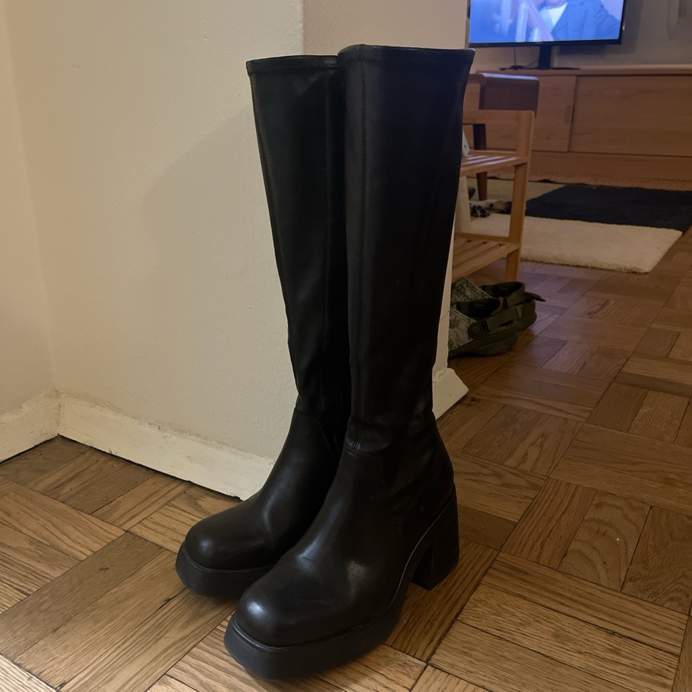 Vagabond Black Leather Knee-High Boots